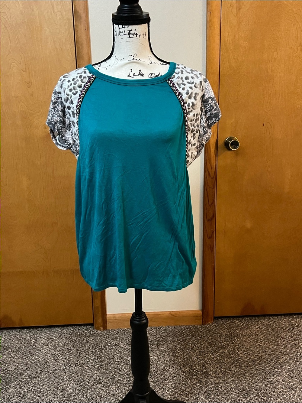 BiBi Teal Short-Sleeve Raglan Top with Leopard Print Sleeves. Size small